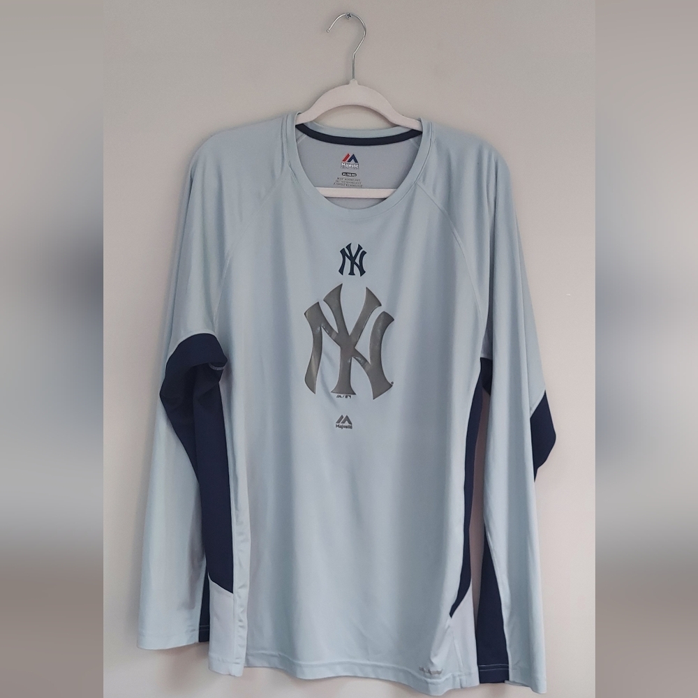 Magestic New York Yankees Long Sleeve Shirt